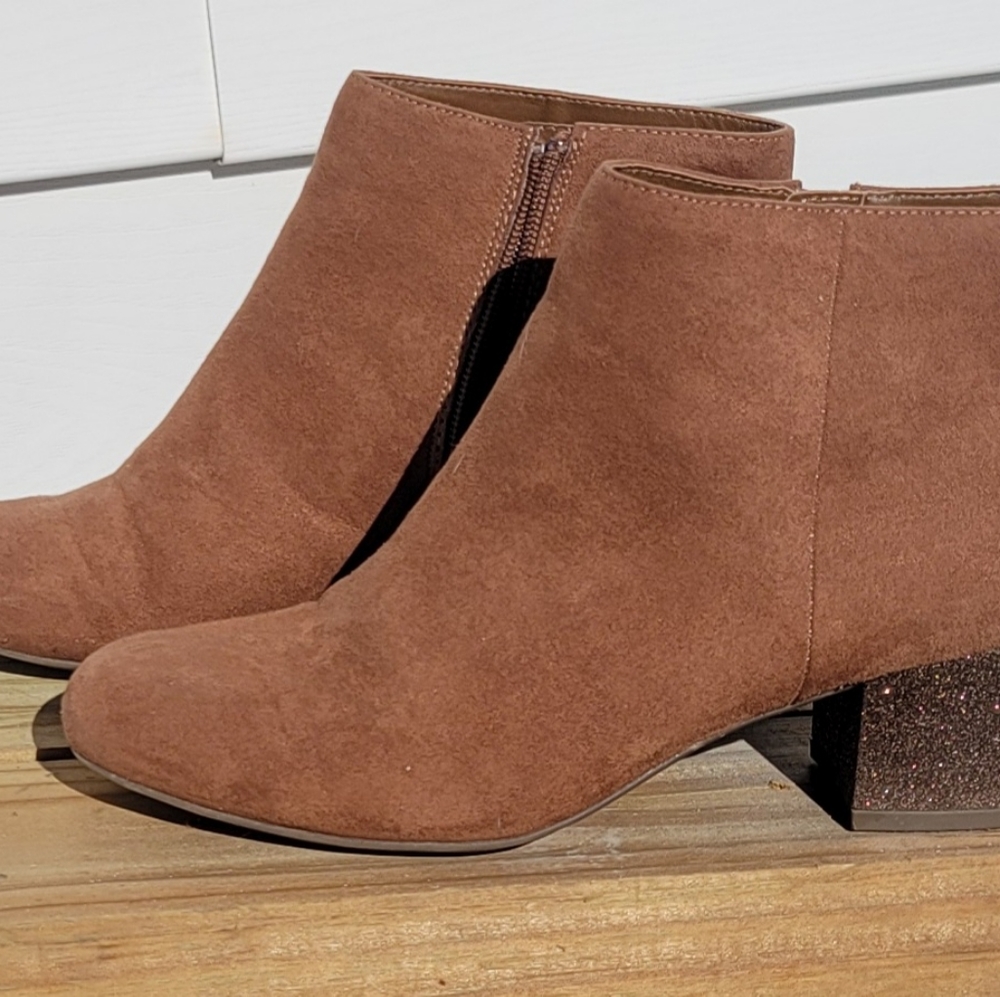Like new,  Arizona booties with glitter heel, size 7